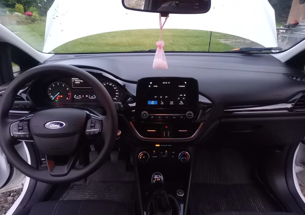Ford Fiesta cena 37000 przebieg: 61000, rok produkcji 2017 z Biała małe 79